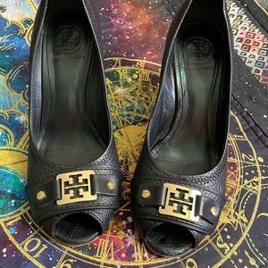 Classic black Tory Burch peep-toe cork wedge; Sz 7.5 w/ 4” heel. Good condition.